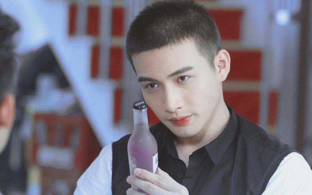 张彬彬寸头的彬帅又撩一笑一抬头我的魂都被勾走了