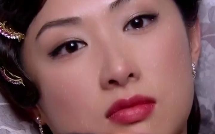 女特工用美人计迷惑汉奸,不料汉奸对她一见钟情,下秒命没了