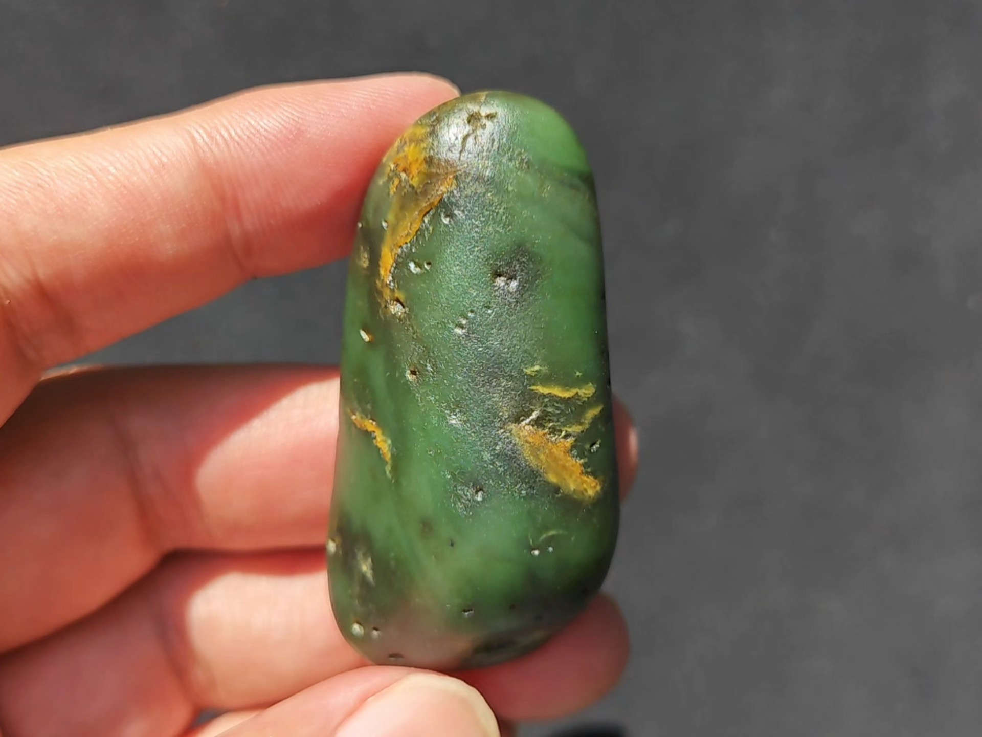 和田玉菠菜绿碧玉籽料原石