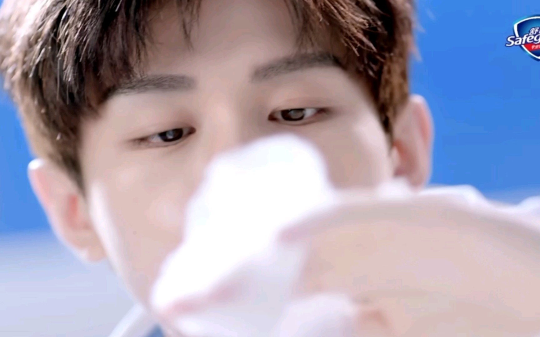 成毅舒肤佳全新大片p1之泡沫写真