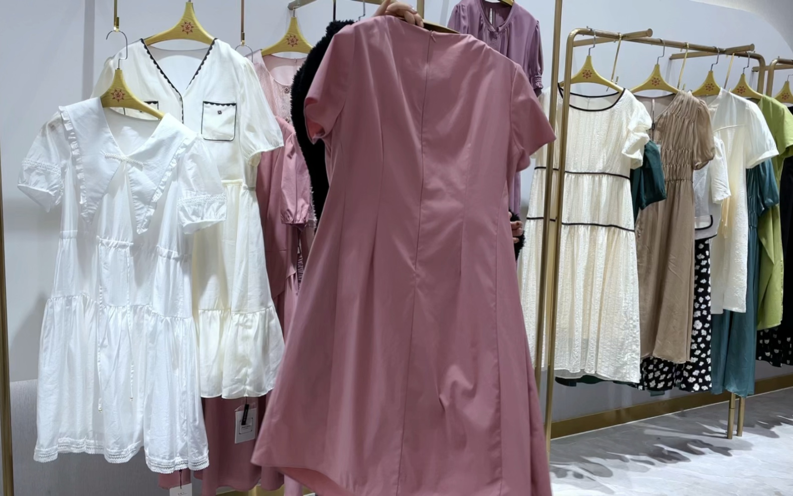 娅格国际24年新款夏装 武汉专柜品牌夏装系列尾货批发