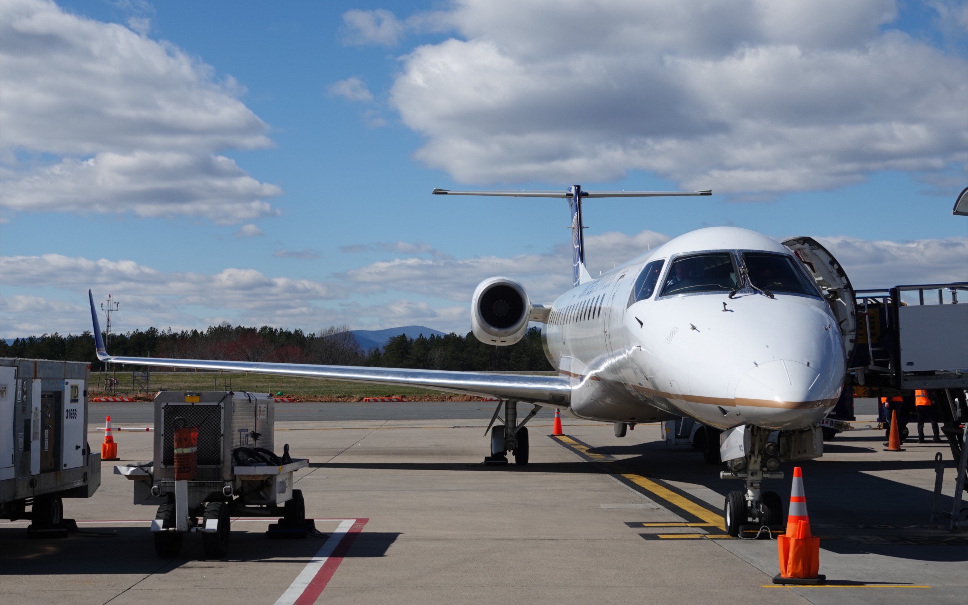 美联航united express e145 颠簸落地夏洛茨维尔