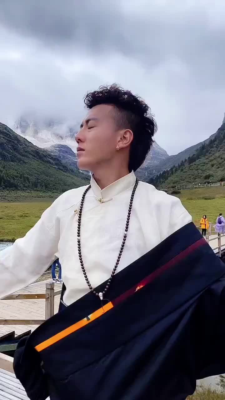 我的旅行日记康巴汉子丁真抖音小助手