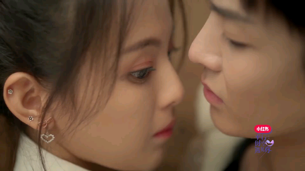 【平行时空遇见你】杨超越侯明昊初吻好甜呀!_哔哩哔哩_bilibili