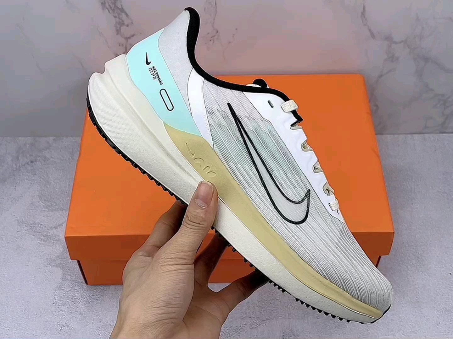 实拍视频登月9代 nike air zoom winflo 9 鞋款采用改良版网眼埠屯