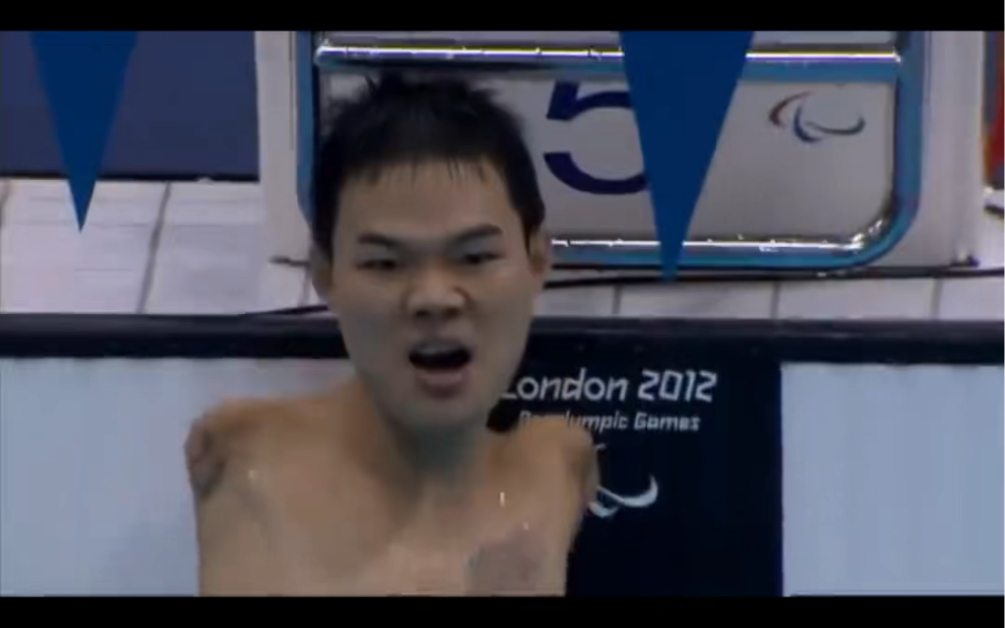 「无臂飞人」郑涛,口咬毛巾出发,用头撞壁夺冠!谁说没有翅膀就不能飞?