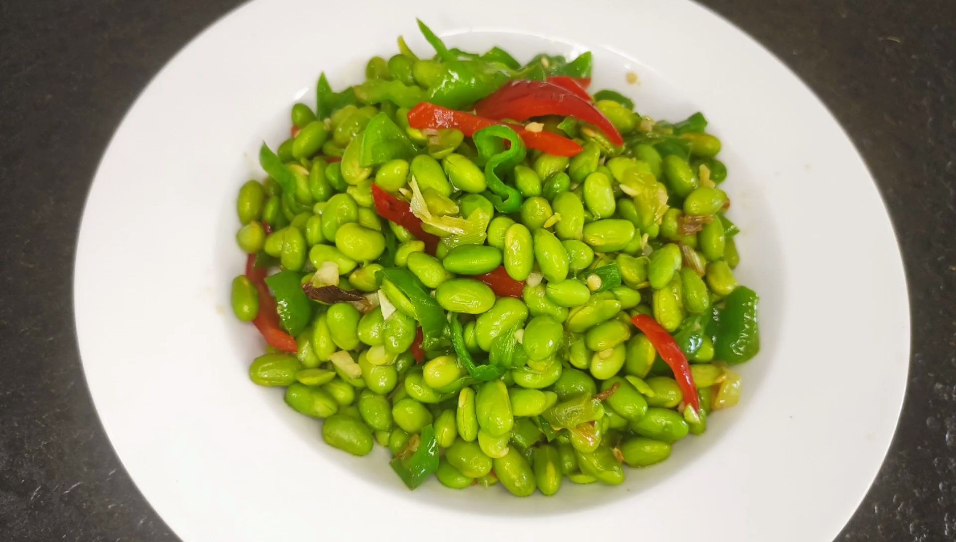 分享下饭菜:"辣椒小炒毛豆"豆比肉香,辣的过瘾,味道杠杠滴