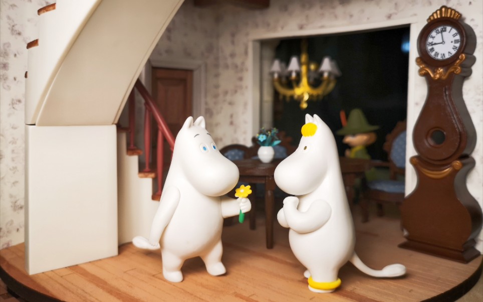 Moomin House 来自Deagostini公司的姆明周刊,一共110期.每期一点小配件,逐渐拼成一个姆明屋.哔哩哔哩bilibili