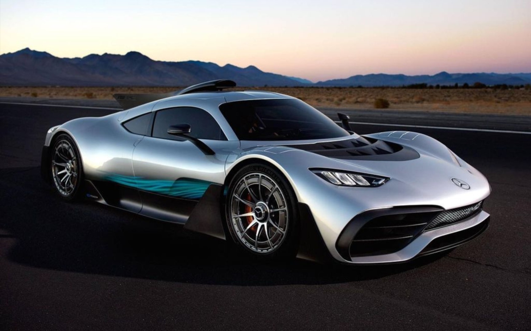 近距离欣赏 梅赛德斯奔驰 amg one .