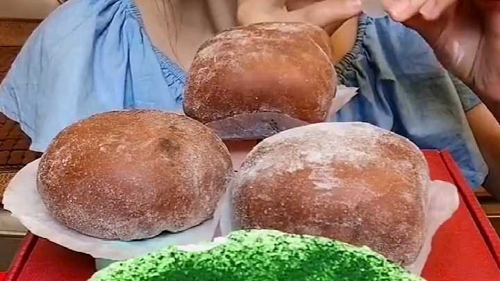 珂珂吃芒果推推乐巧克力大雪媚娘抹茶爆浆蛋糕