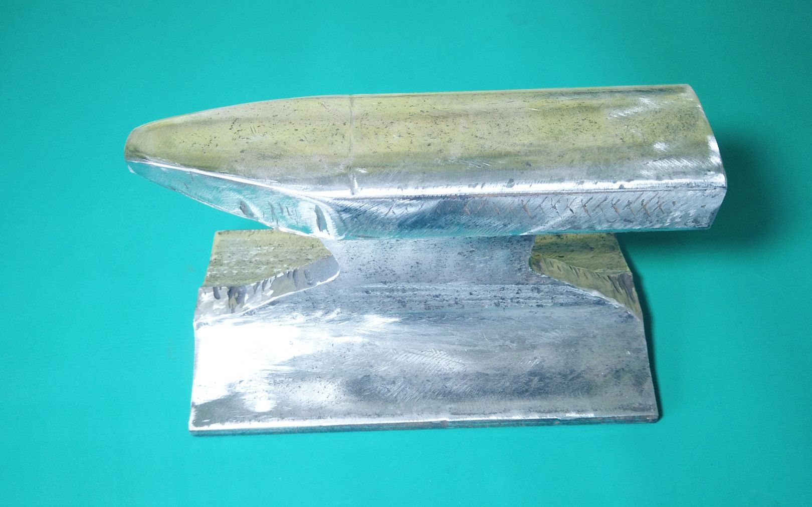 一段旧钢轨,匠人把它打磨成精美的铁砧子,功夫没白费!