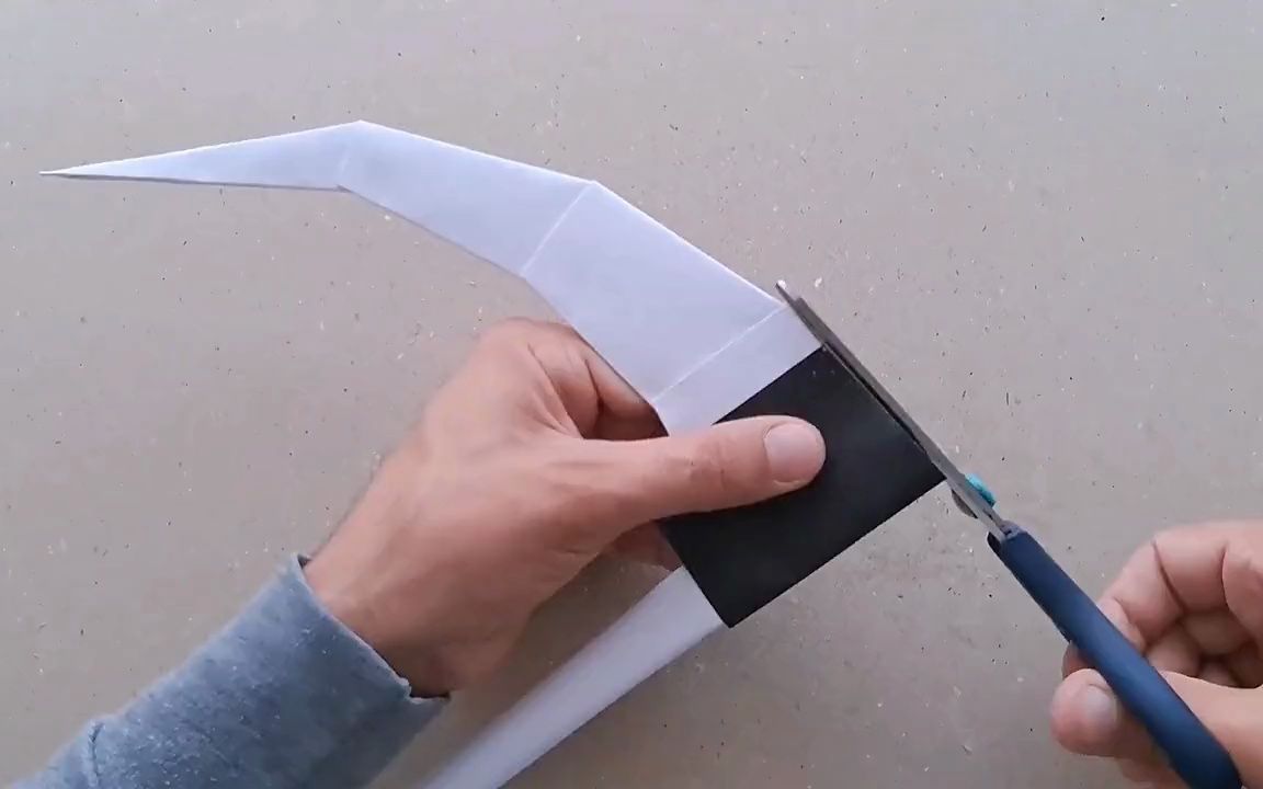 教你如何折一把纸镰刀,创意手工折纸教程