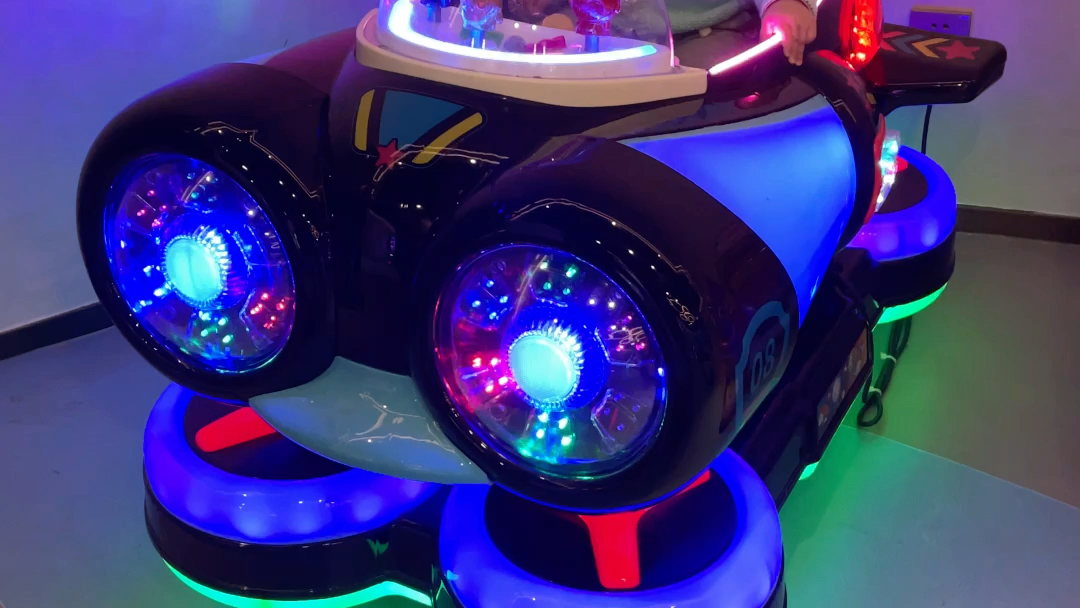 小城堡第一次坐摇摇车