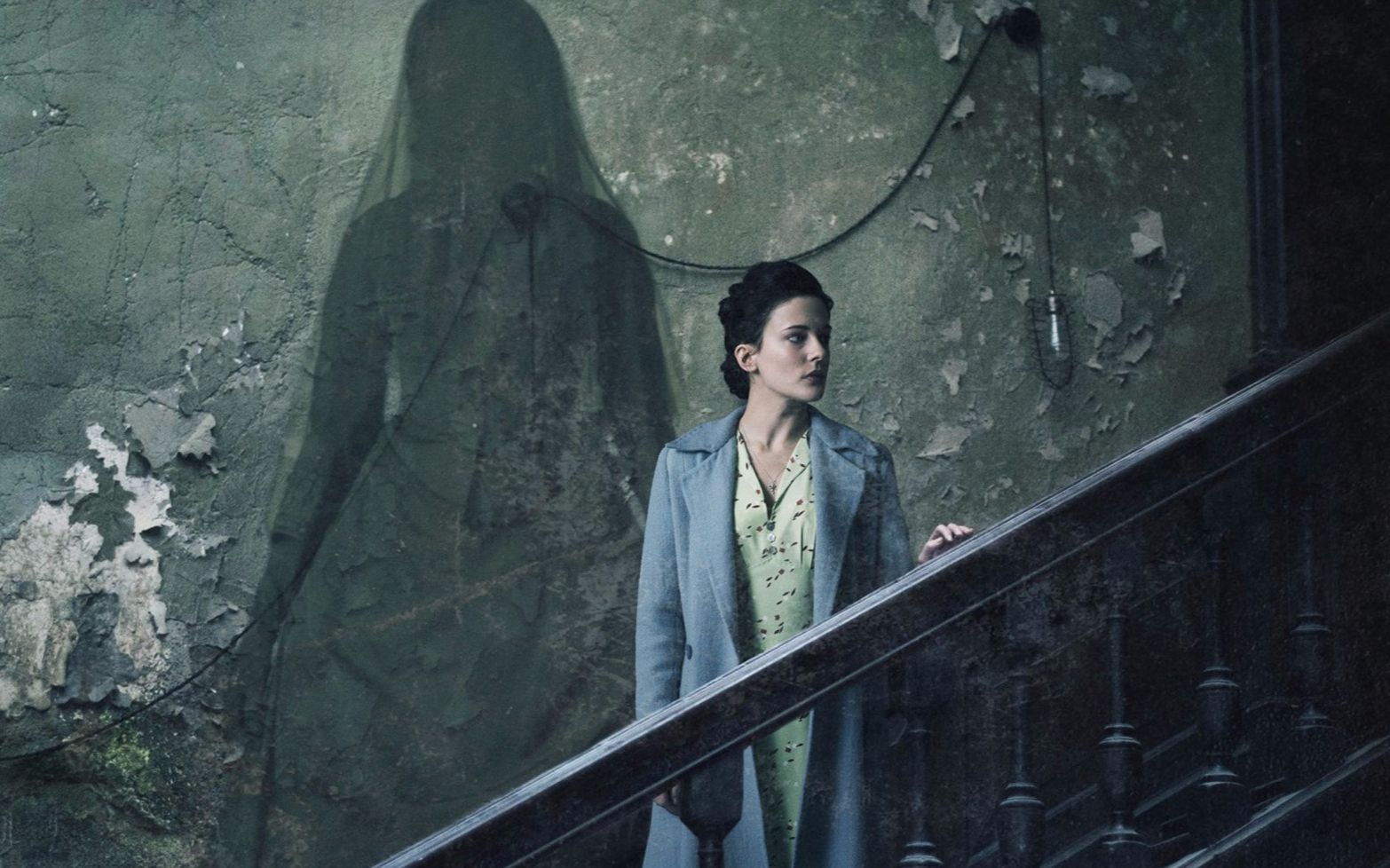 几分钟看完英国恐怖电影《 黑衣女人2:死亡天使》The Woman in Black 2: Angel of Death哔哩哔哩bilibili