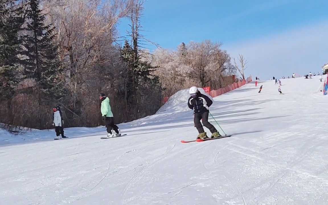 来亚布力阳光滑雪场共赴滑雪之旅吧哔哩哔哩bilibili