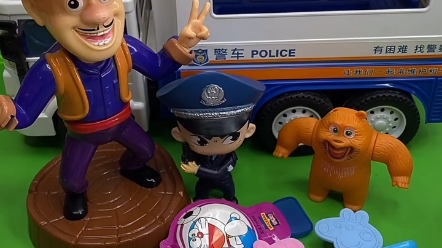 光头强打警车图片