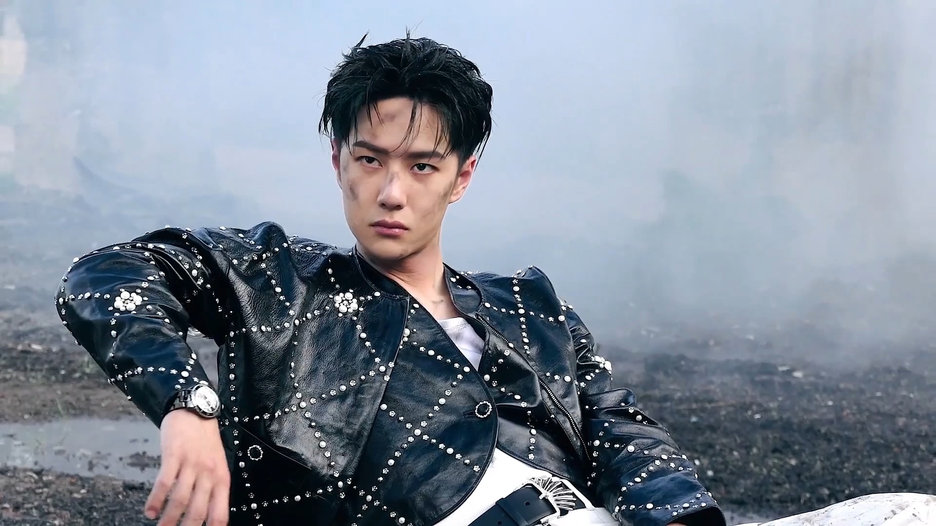 王一博gq银十封面[喜欢]