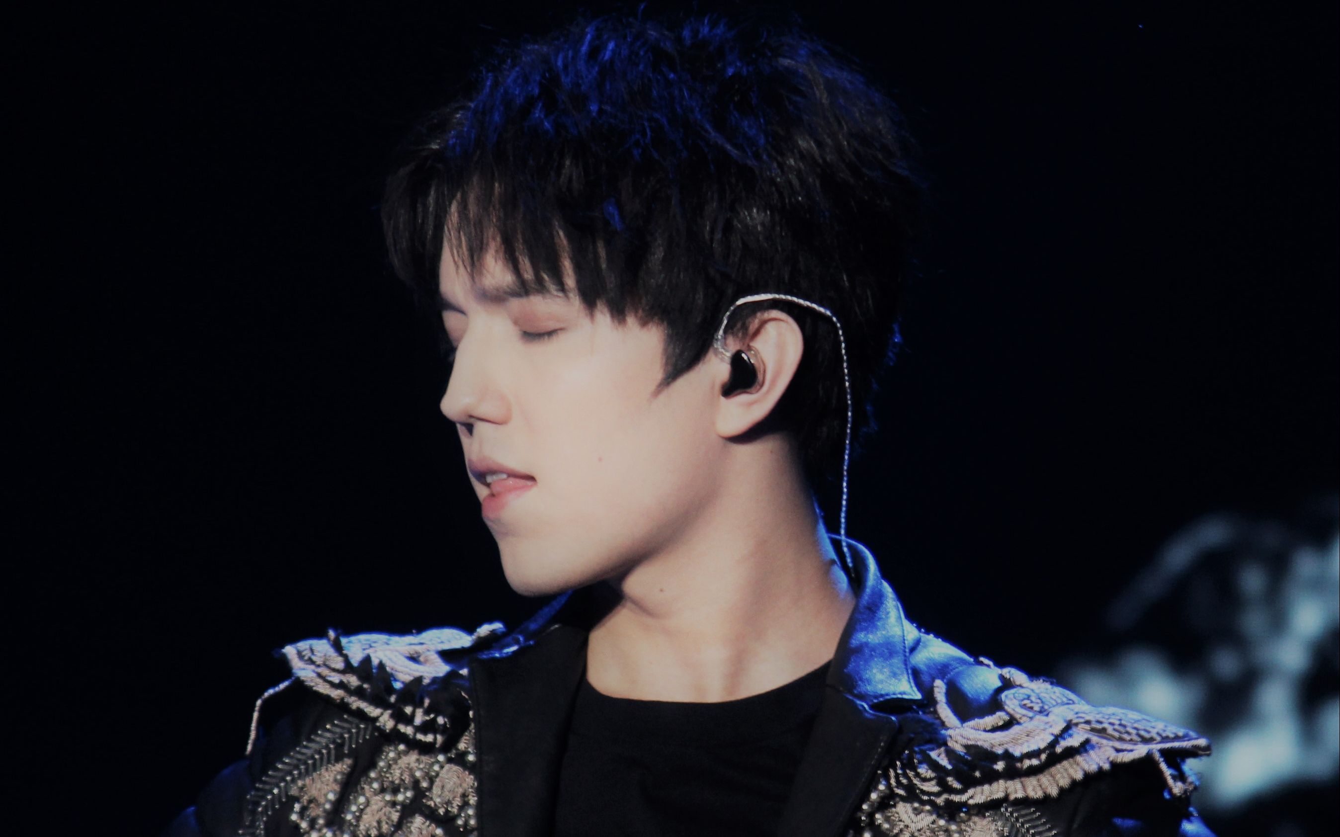 迪玛希171129时装之夜荆棘王冠我的星星采访颁奖饭拍dimash