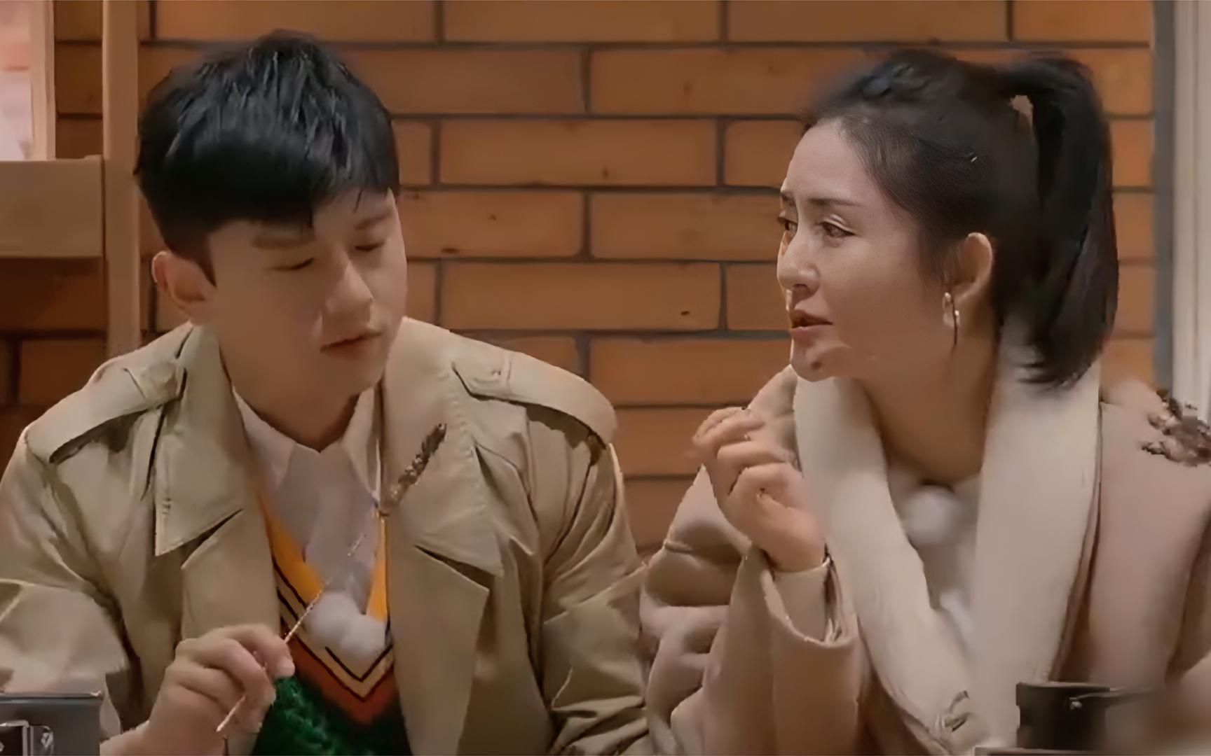 爱吃烧烤的男明星张杰吃烤串也不忘秀恩爱何炅一口烧烤就上头