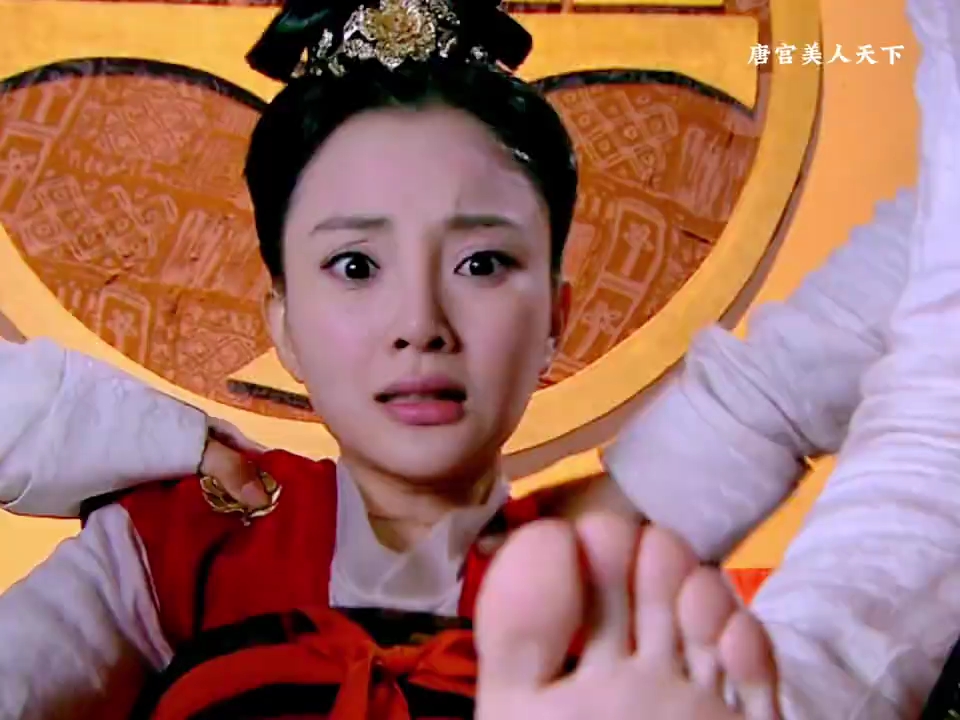 李小璐被针扎脚心