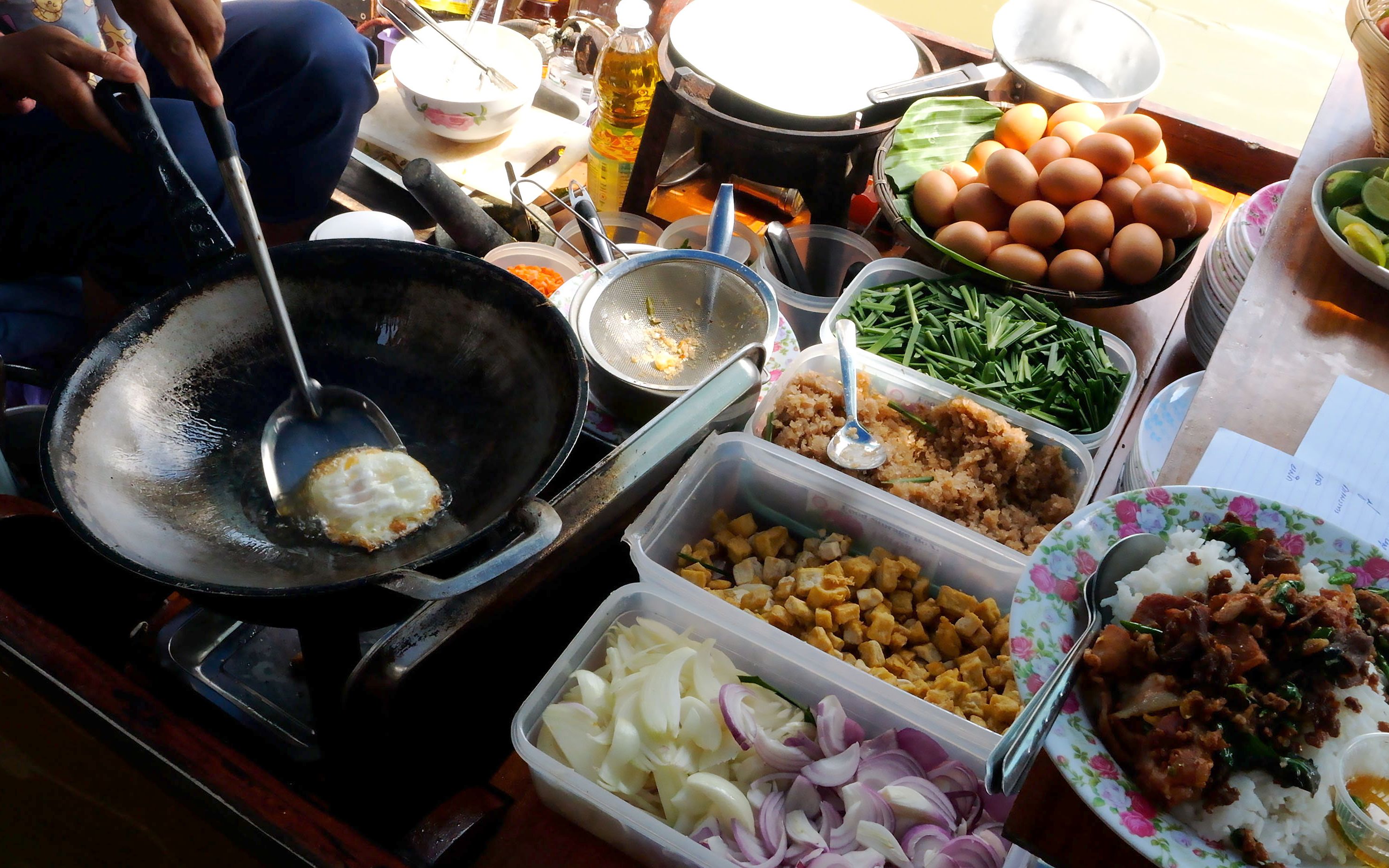 [图]泰国美食之水上市场|小船儿摇啊摇，带我去往有美食的地方~