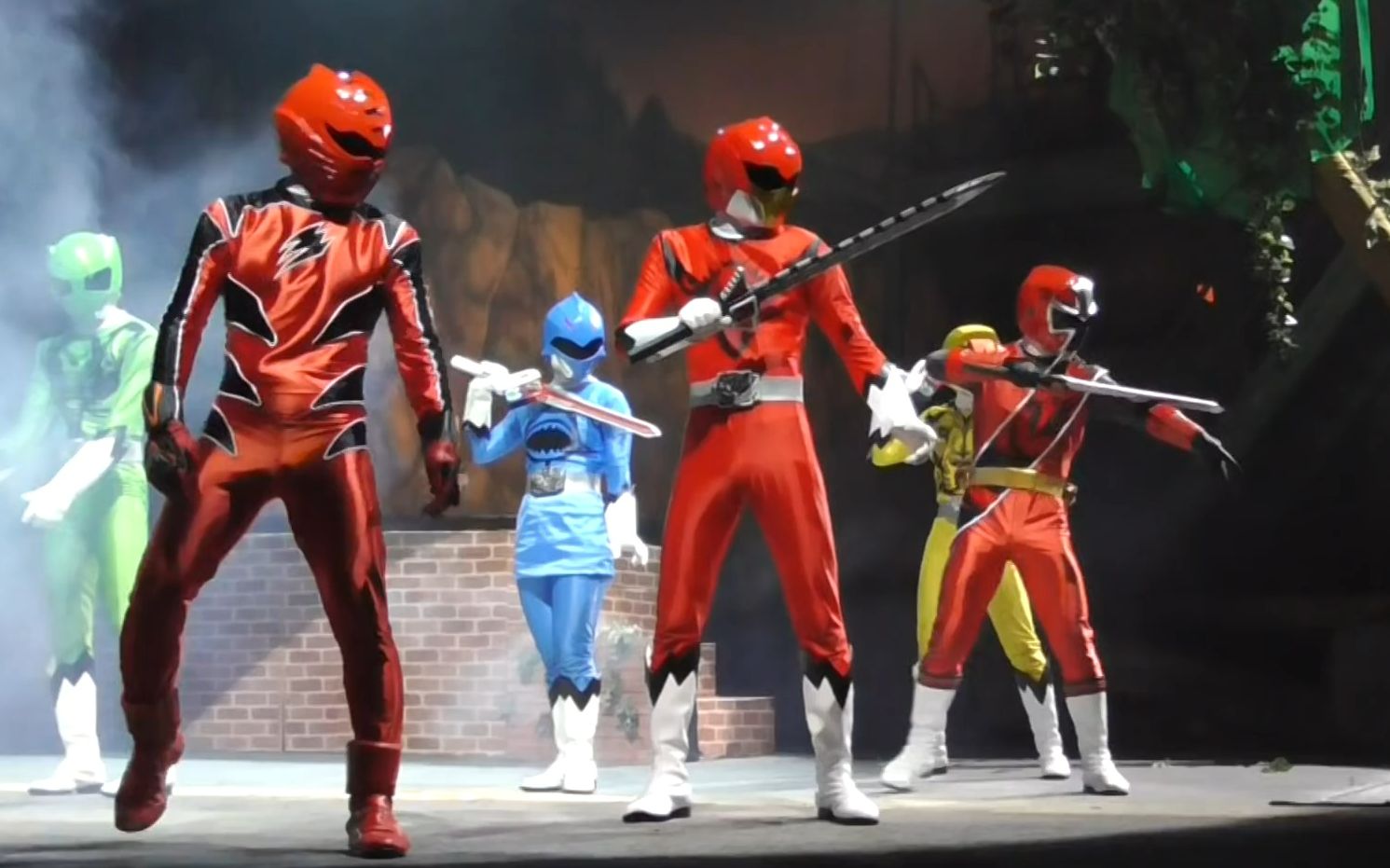 「动物战队兽王者 vs 手里剑战队忍忍者 vs 兽拳战队激气连者」梅丽