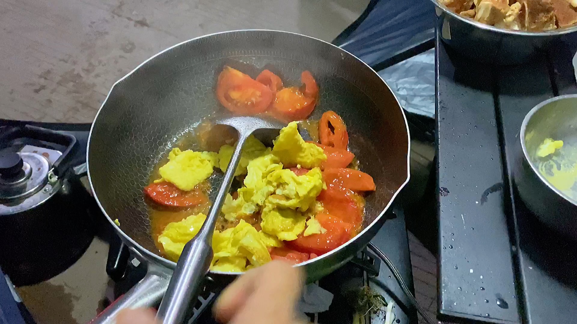 今天到西藏昌都,找了一个露营地,简单的做一顿美食,旅行的生活很快乐哔哩哔哩bilibili