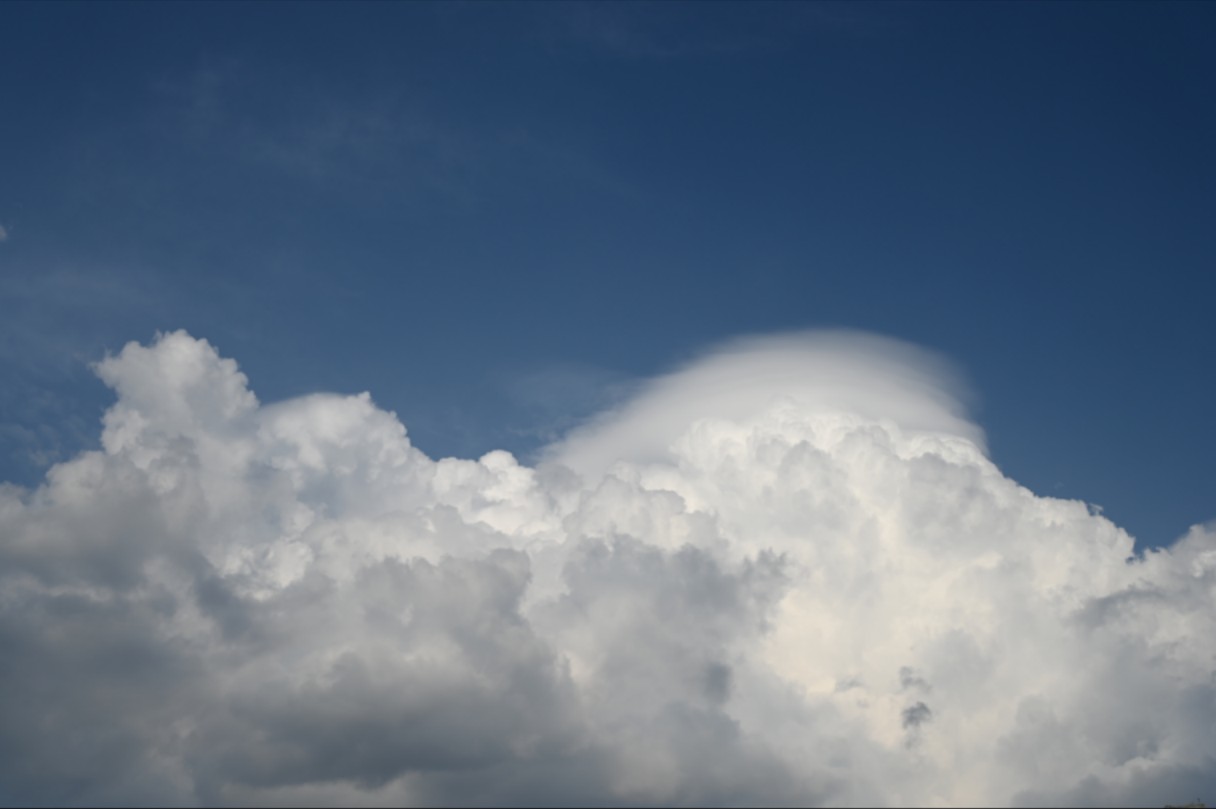 天气有朵戴帽子的云7815