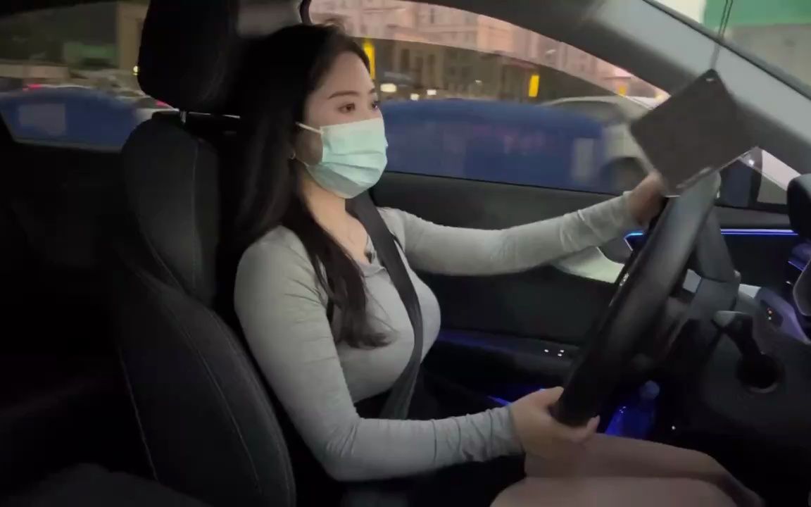 灰衣小姐姐开车0310