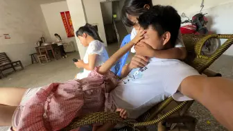 下载视频: 因为拍视频不开美颜，差点被俩侄女活活捂死