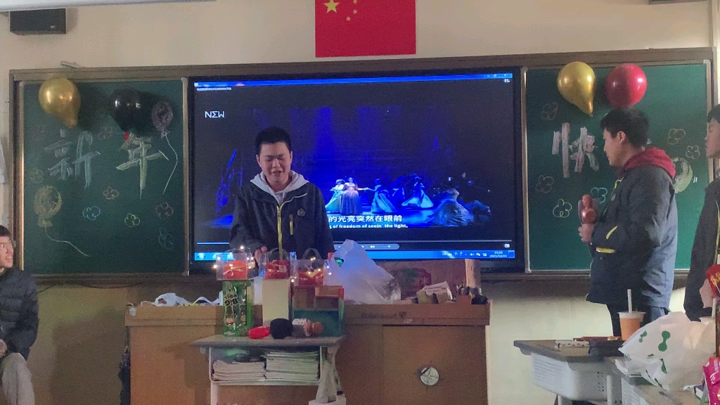 [图]2022新年快乐！在班级元旦晚会上唱satisfied 当场差点断气 我就不信我这样宣传都不会给我去看汉密尔顿