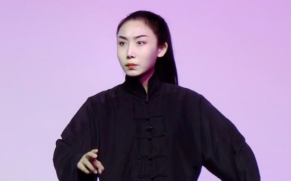 京剧坤生帅气小姐姐王若丁表演京剧武家坡苏龙魏虎为媒证提起当年泪不