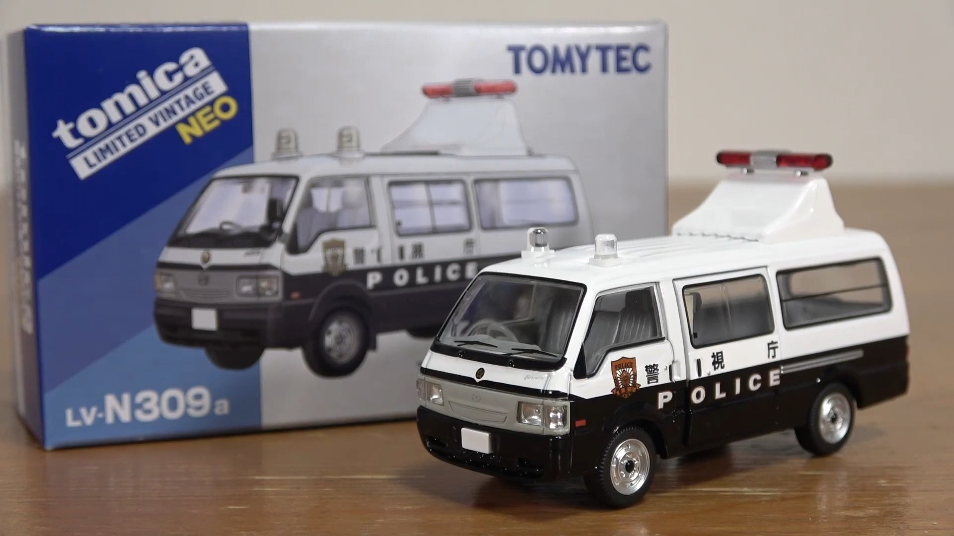 可以开后备箱和侧滑门!Tomica Limited Vintage Neo 马自达 BONGO BRAWNY引导标志车(警视厅涂装)哔哩哔哩bilibili