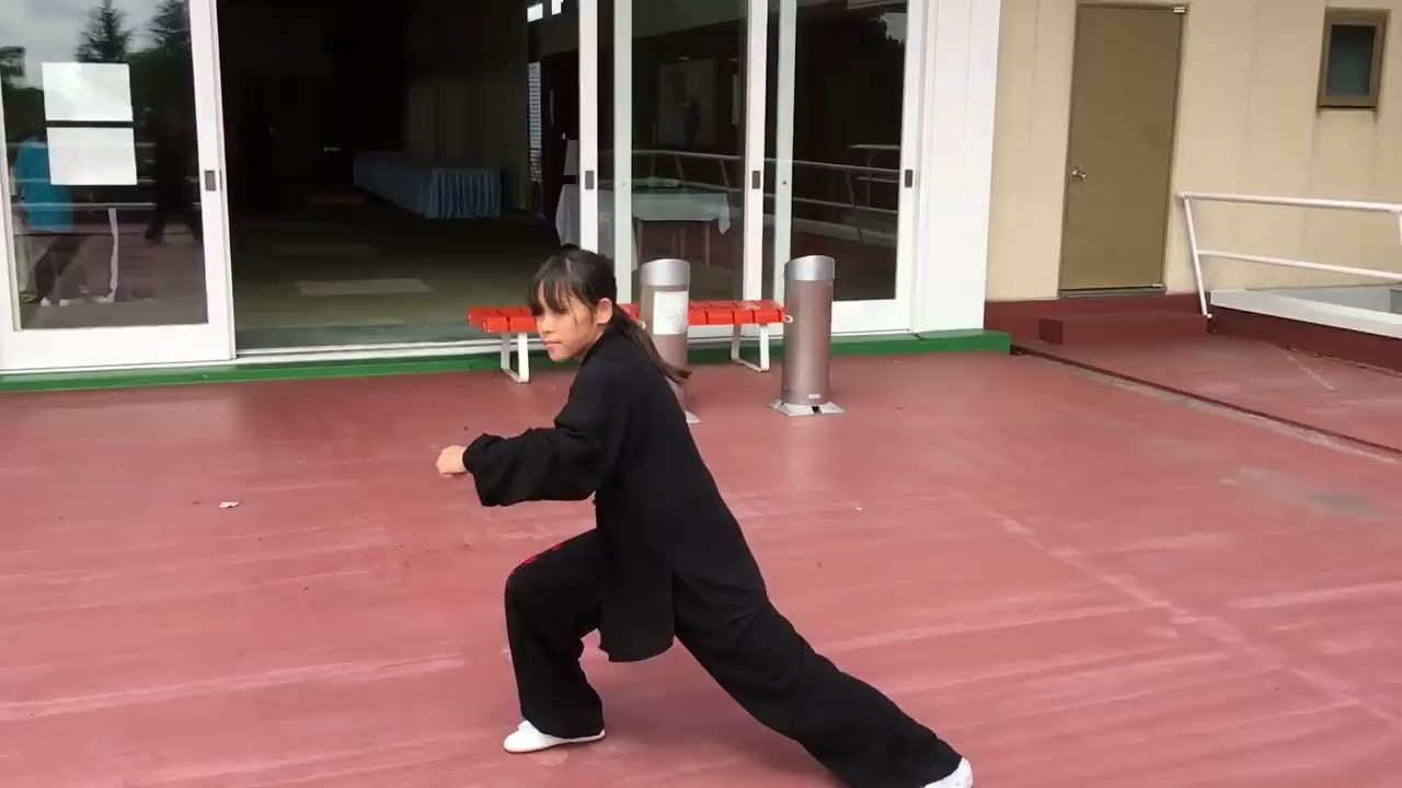 [图]日本13岁小女孩的八极拳，刚猛至极！