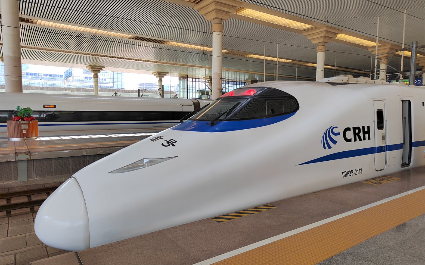稀有车型crh2b担当沪汉蓉国庆标杆临客进南京南站_哔哩哔哩_bilibili