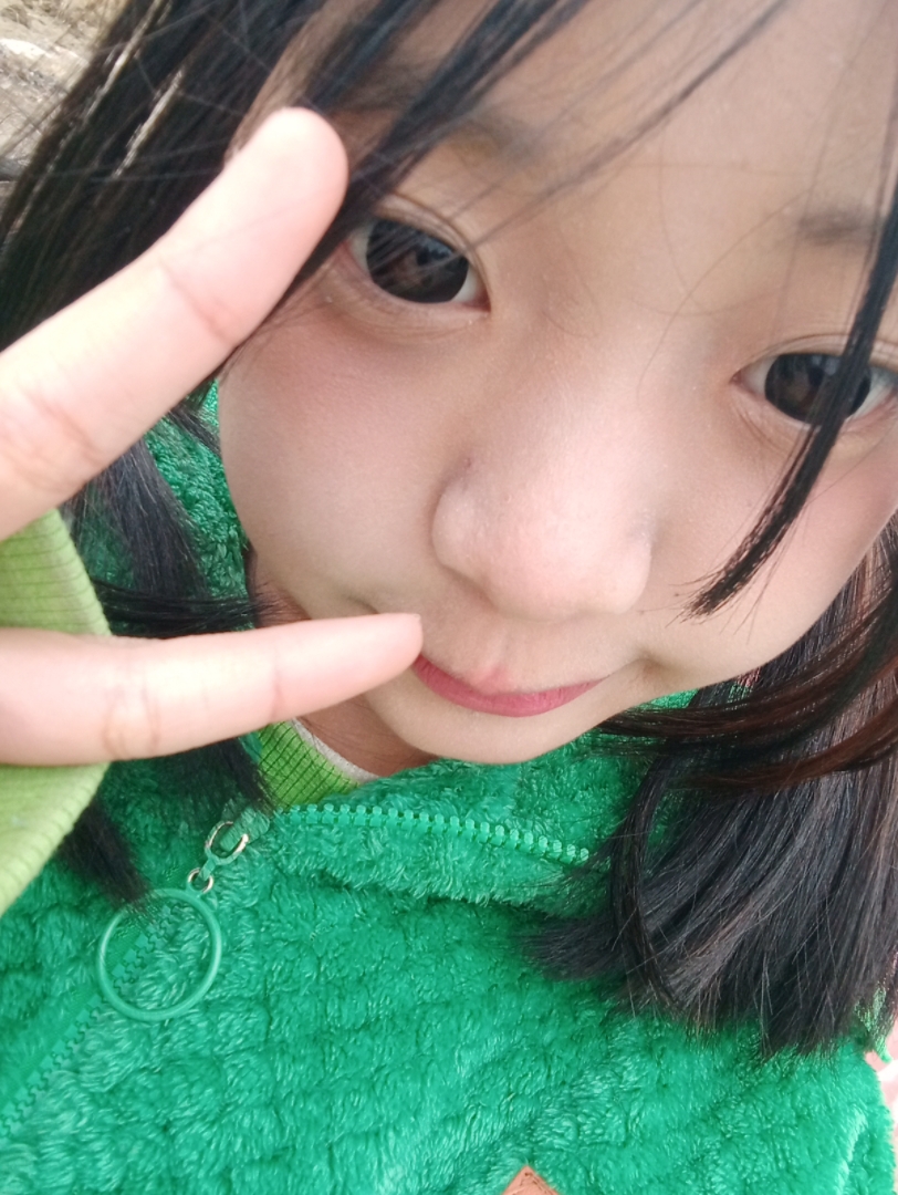 我们村自恋小女孩