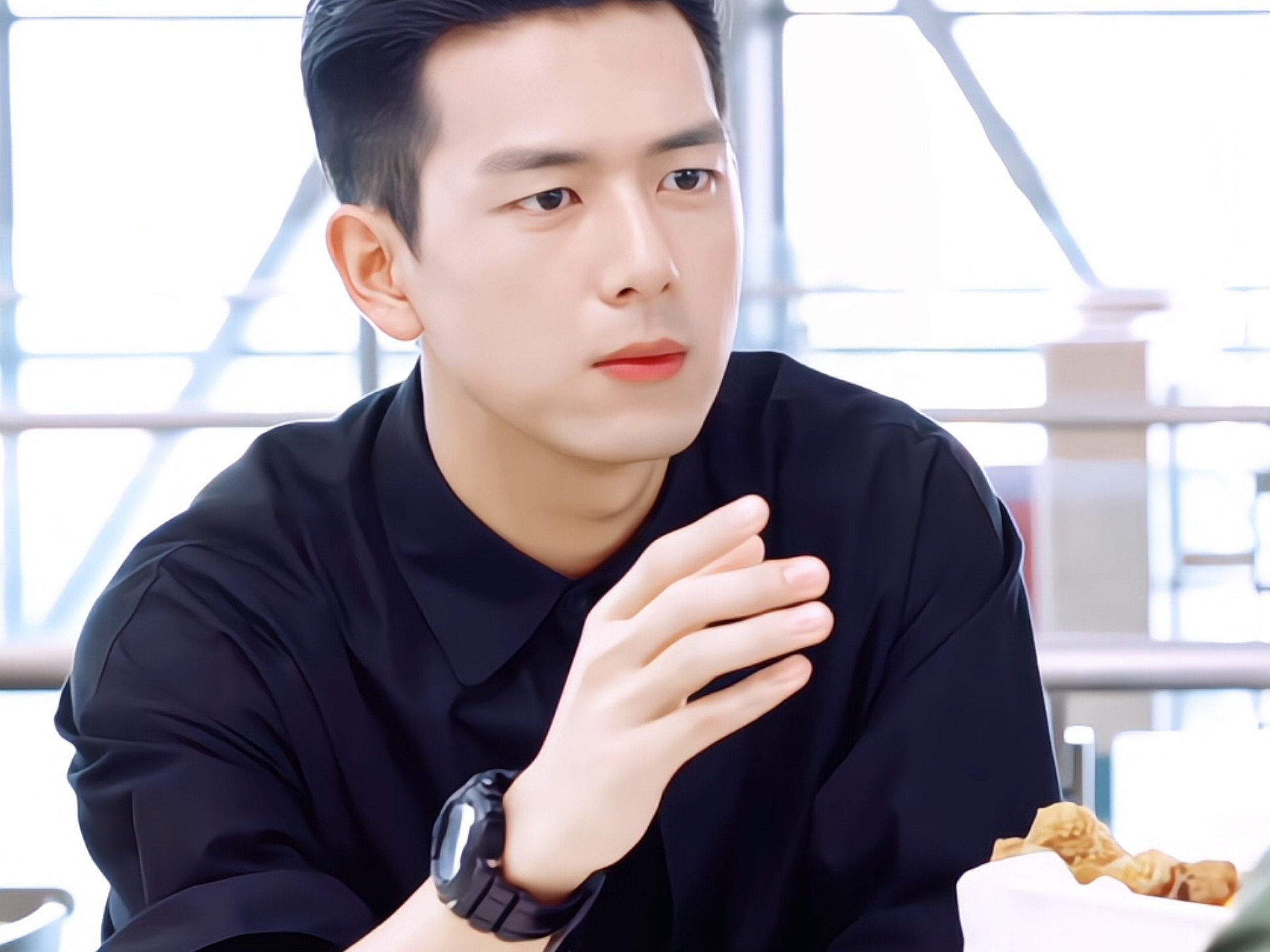 "韩商言这手爱了爱了"不仅脸好看,手也是非常好看