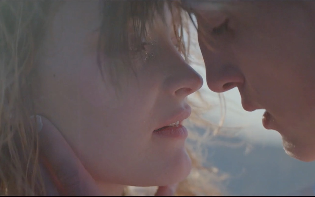 香水品牌cacharelxamoramor超欲广告片男人女人瀑布大海森林角度构图