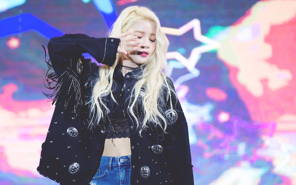 mamamoo颂乐starrynight里面最喜欢的一个造型的直拍