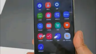 Descargar video: 线下店摸到了三星真机，这系统动画，这做工，这手感，造的什么玩意儿这是