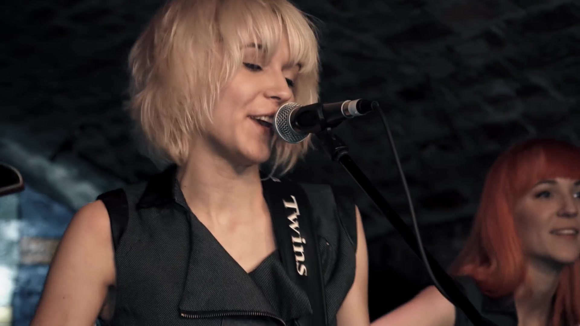 cant do that (the beatles cover) - monalisa twins (live at the