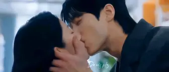 Tải video: 请继续这种扭来扭去的kiss