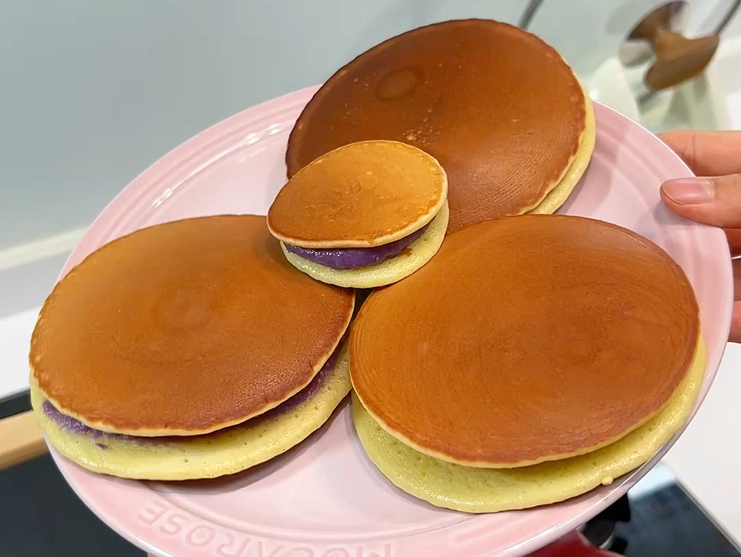 早餐煮了馄饨两小孩吃个精光,想起来她们念叨的铜锣烧,自己在家做了几个,真好吃哔哩哔哩bilibili