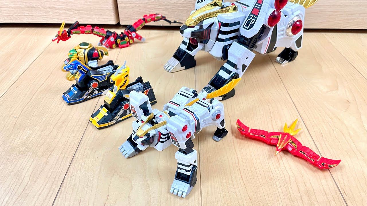 全新变形玩具开箱试玩:白色老虎怎么合体变身机器人?