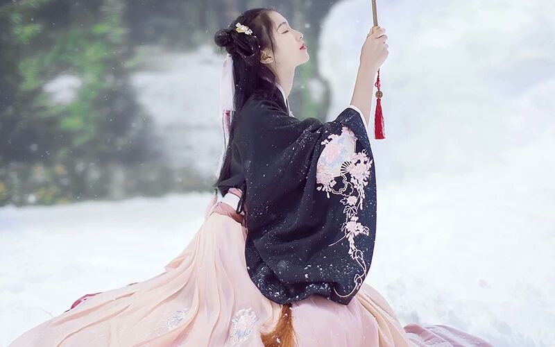 [汉尚华莲-剪扇] 一个汉服萌新的开箱视频,封面图淘宝
