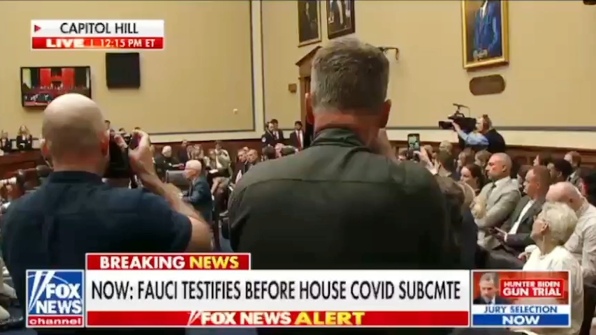 福奇博士被指控隐瞒新冠真相,大量证据已被爆出,质询人语速惊人