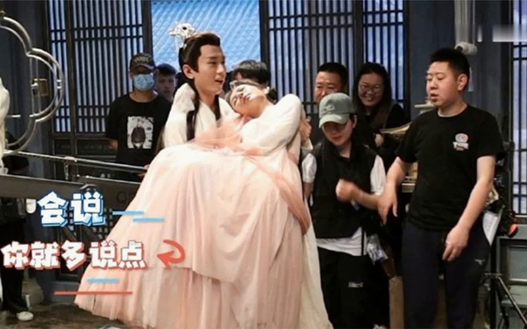 李现罗云熙说杨紫是公主抱的上限?可听完成毅说的,瞬间甜翻众人