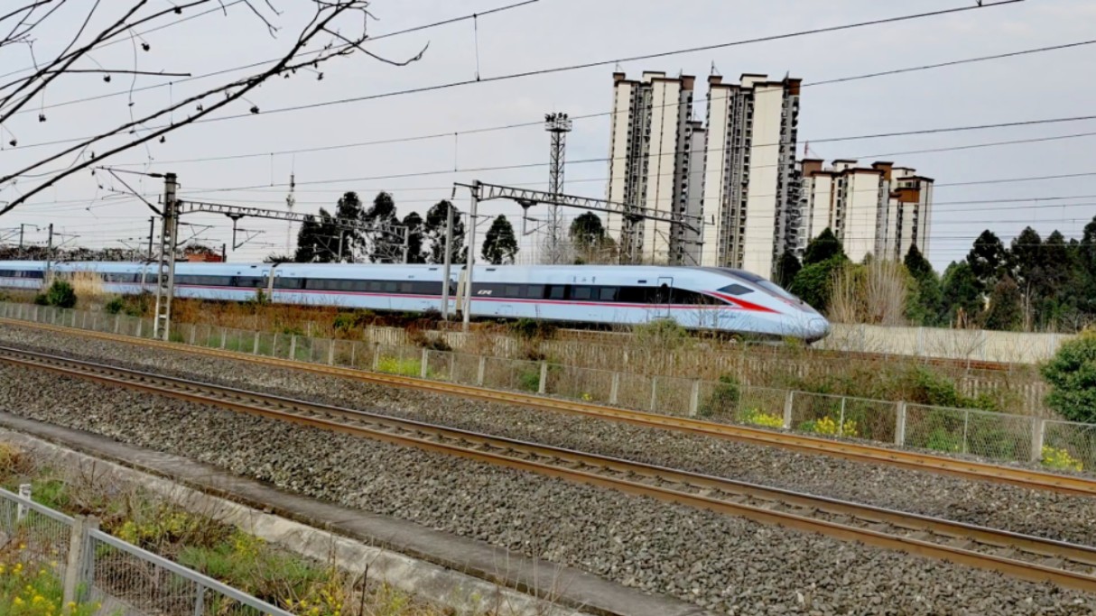 3.19 西成高铁,复兴号cr300af担当的d1946次列车通过德阳站