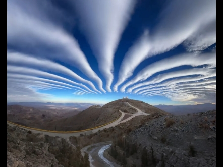 拉斯坎帕纳斯天文台上空的波状层积云