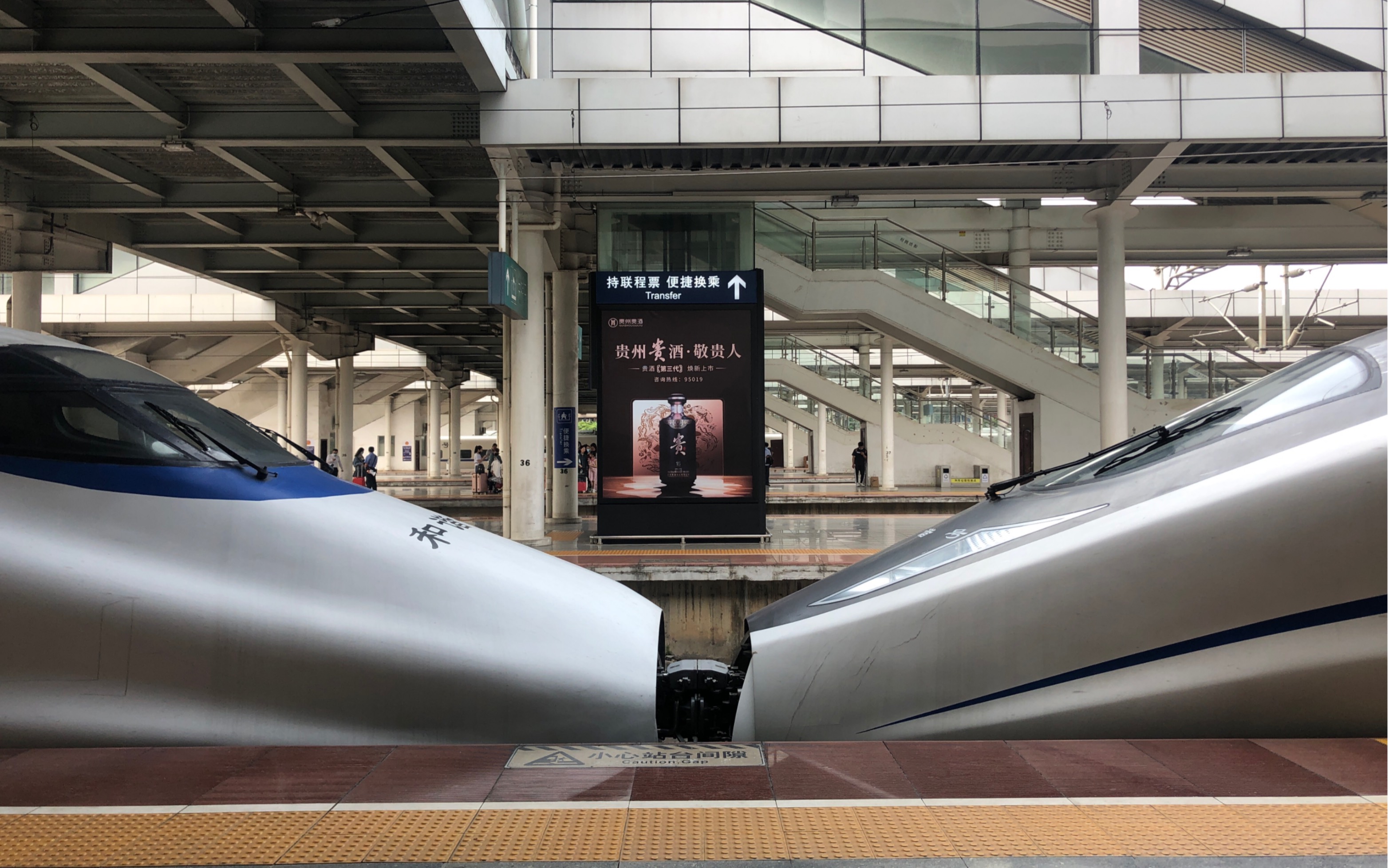 crh2a-2460隆安东站出站